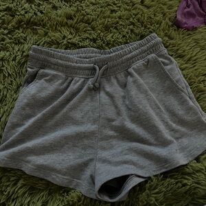 H&M grey sweatshorts #greysweatshorts
